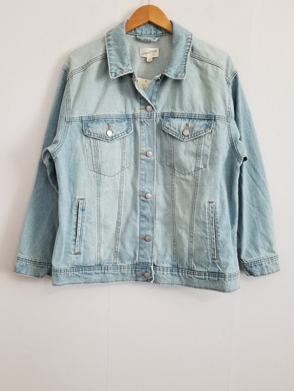 NWT Universal Thread Light Wash Baggy Trucker Denim Jacket Size XL - Picture 2 of 10